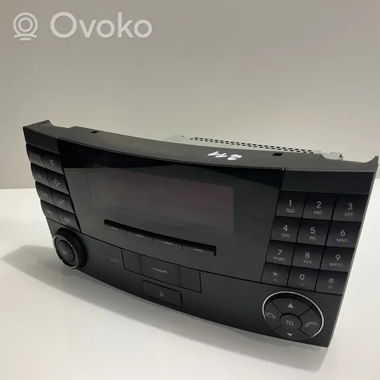 Mercedes-Benz E W211 Radio/CD/DVD/GPS-pääyksikkö A2118200879