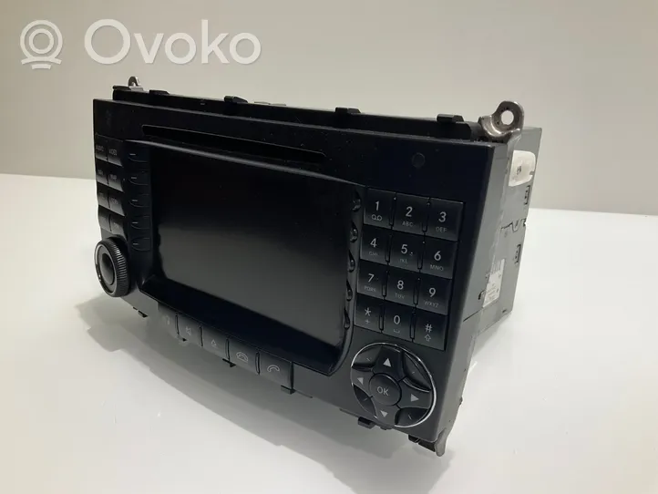 Mercedes-Benz CLK A209 C209 Unité principale radio / CD / DVD / GPS A2098205489