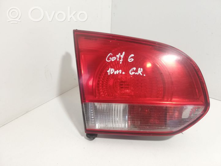 Volkswagen Golf VI Lampy tylnej klapy bagażnika 5K0945107