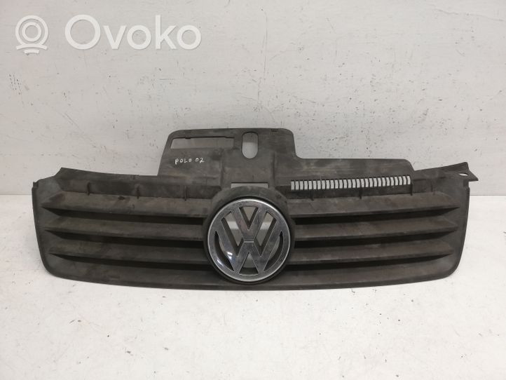 Volkswagen Polo Maskownica / Grill / Atrapa górna chłodnicy 6Q0853651C