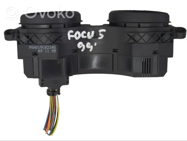 Ford Focus Przycisk / Przełącznik ogrzewania szyby przedniej / czołowej D3L0A
