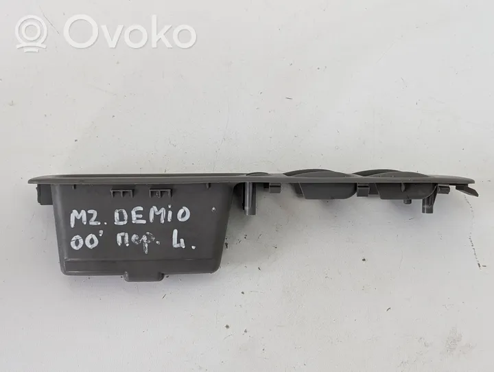 Mazda Demio Support bouton lève vitre porte avant DC35684L6