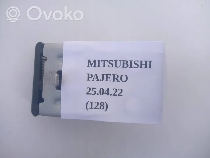 Mitsubishi Pajero Sport II Altri interruttori/pulsanti/cambi 