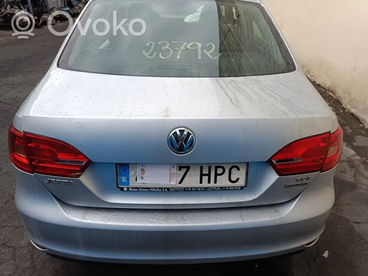 Volkswagen Jetta VI Tylna klapa bagażnika 