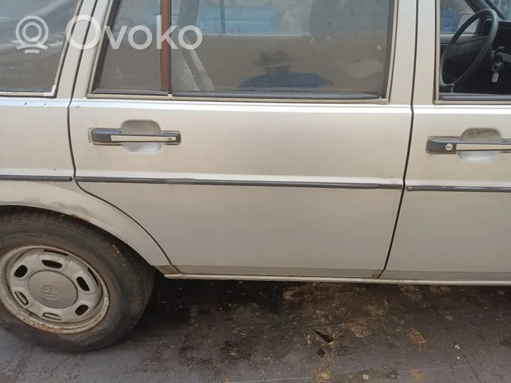 Volkswagen PASSAT Portiera posteriore 