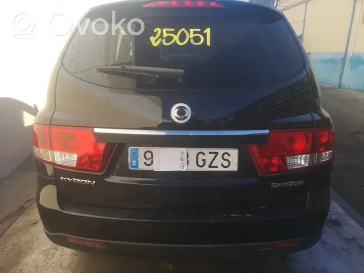 SsangYong Kyron Takaluukun/tavaratilan kansi 