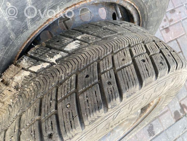 Volkswagen PASSAT B5.5 R16 winter tire 21565R16