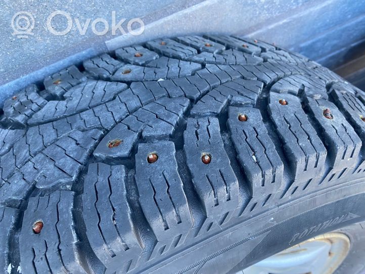 Toyota Hilux (N140, N150, N160, N170) Pneumatici invernali/da neve con borchie R16 C BRIDGESTONE