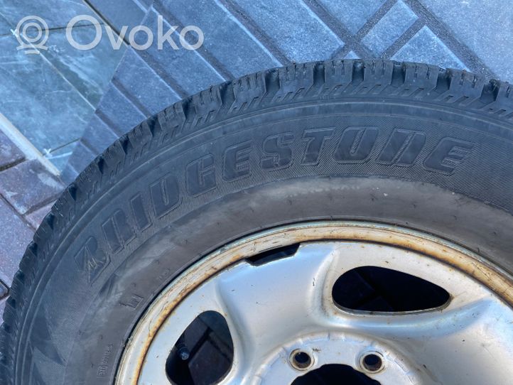 Toyota Hilux (N140, N150, N160, N170) Pneumatici invernali/da neve con borchie R16 C BRIDGESTONE