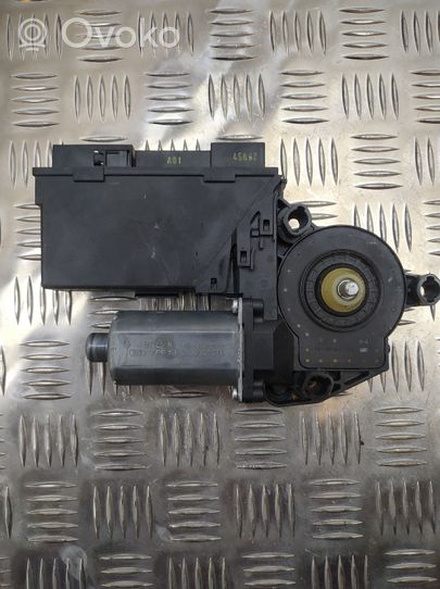 Audi A4 S4 B7 8E 8H Motorino alzacristalli della portiera anteriore 9700105992204