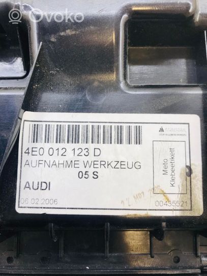 Audi A8 S8 D3 4E Cassetta degli attrezzi 4E0012123