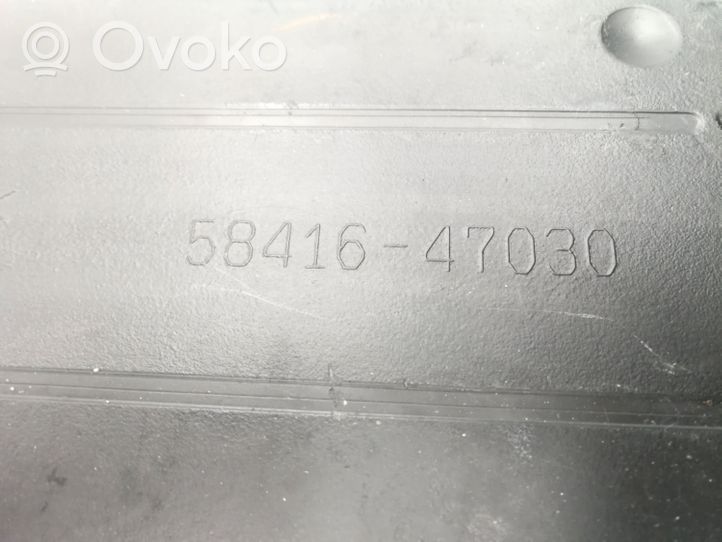 Toyota Prius (XW30) Tavaratilan kaukalon tekstiilikansi 5841647030