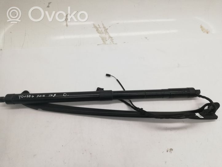 Volkswagen Touareg II Spyruoklė (-ės) galinio dangčio 7P6827851