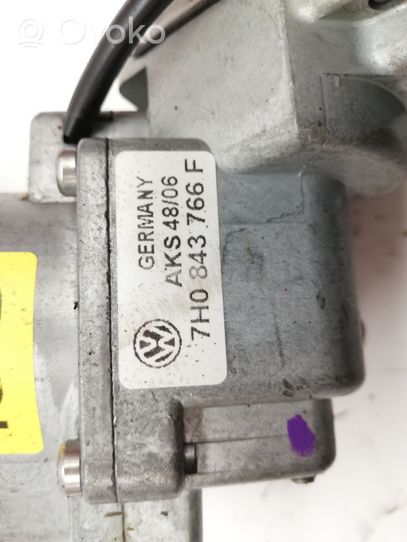 Volkswagen Multivan T5 Moteur de centralisation serrure de porte arrière 7H0843766