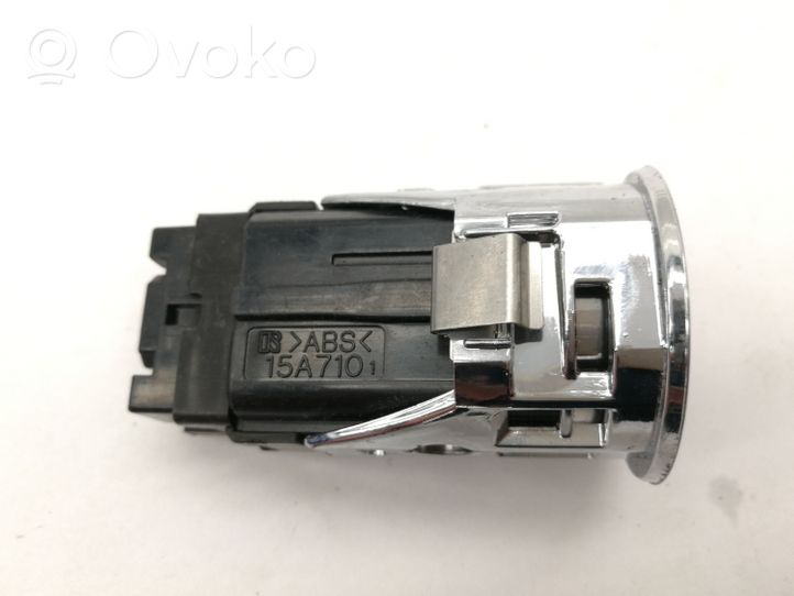 Toyota Verso Interruttore a pulsante start e stop motore 15A7101