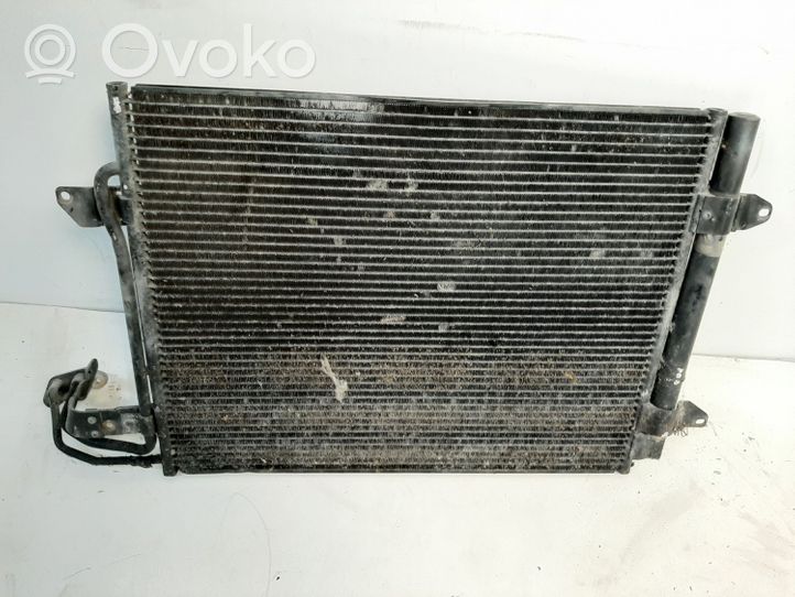 Volkswagen Touran I Jäähdyttimen lauhdutin (A/C) 1T0820411B