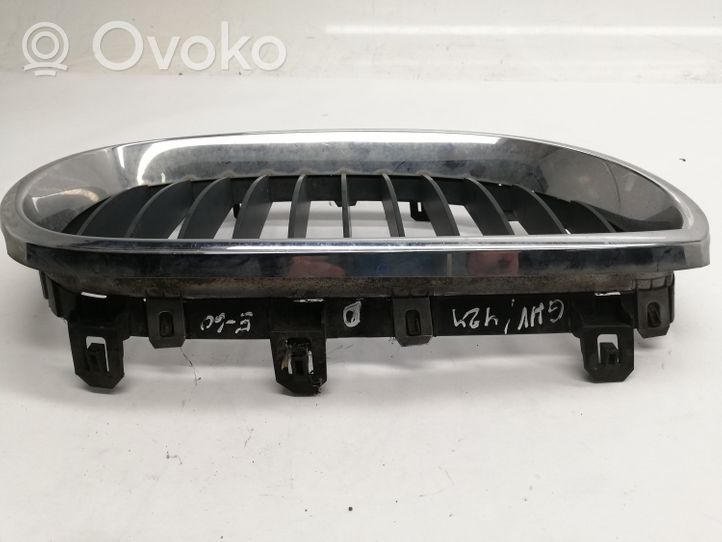 BMW 5 E60 E61 Grille inférieure de pare-chocs avant 7027066