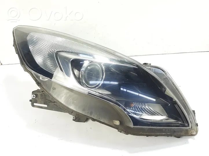 Opel Zafira C Lampa przednia 39009024