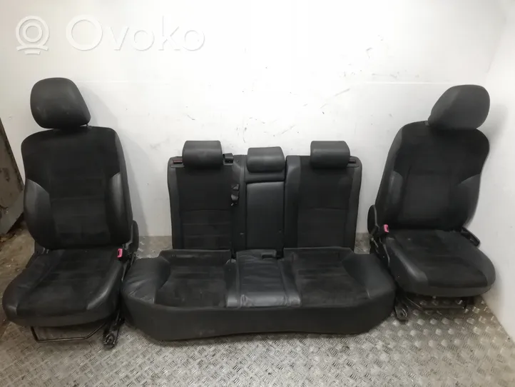 Toyota Avensis T270 Set interni 
