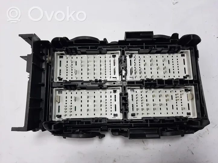 Opel Insignia B Scatola di montaggio relè 39116627