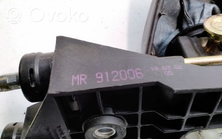 Mitsubishi Carisma Vaihteenvalitsimen verhoilu MR912006