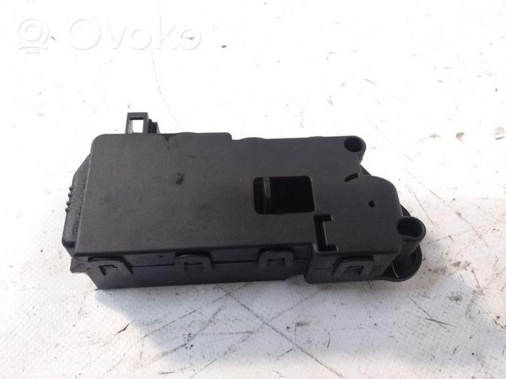 Volvo V50 Siłowniki klapki wlewu paliwa 30716754