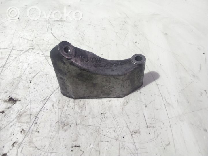 Mercedes-Benz E W210 Soporte de montaje del compresor de A/C A6112340239