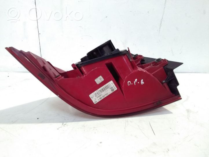 Volkswagen PASSAT B7 Lampa tylna 3AE945096