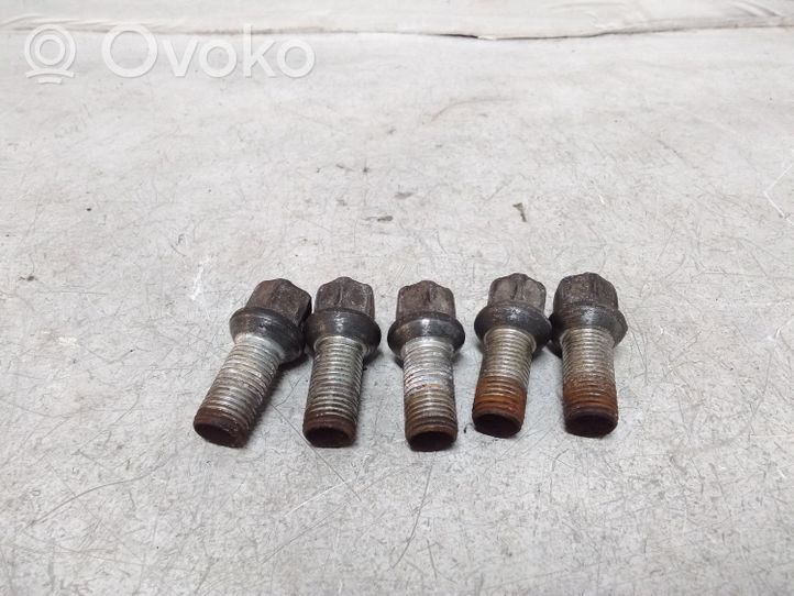 Volkswagen Touran I Nuts/bolts 