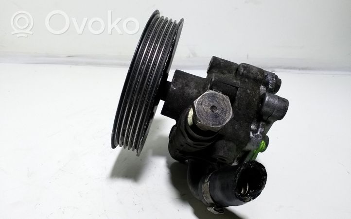 Volkswagen PASSAT B5.5 Power steering pump 8D0145177