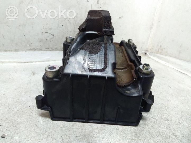 Volkswagen Touran I Intake resonator 03C145650B