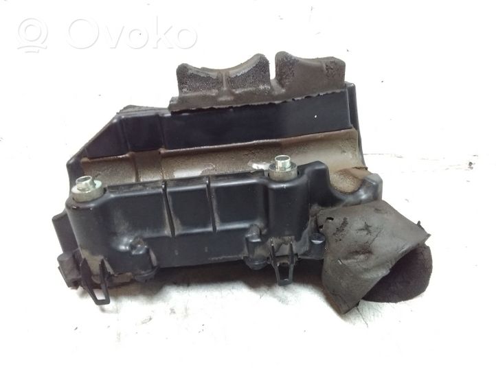 Volkswagen Touran I Intake resonator 03C145650B