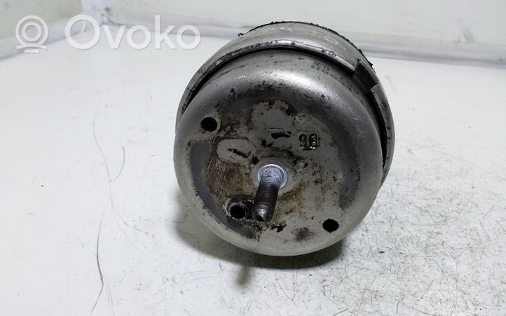 Audi A4 S4 B6 8E 8H Wspornik / Mocowanie silnika 8E0199379A