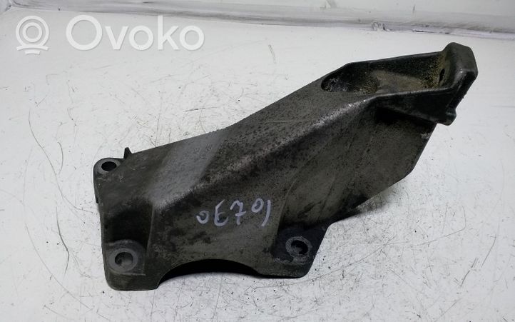 Audi A4 S4 B6 8E 8H Support, suspension du moteur 8E0199307