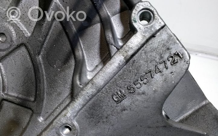 Opel Astra J Supporto della pompa del carburante 55574721