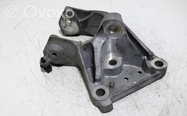 Dodge Grand Caravan Gearbox mounting bracket 04721569AB