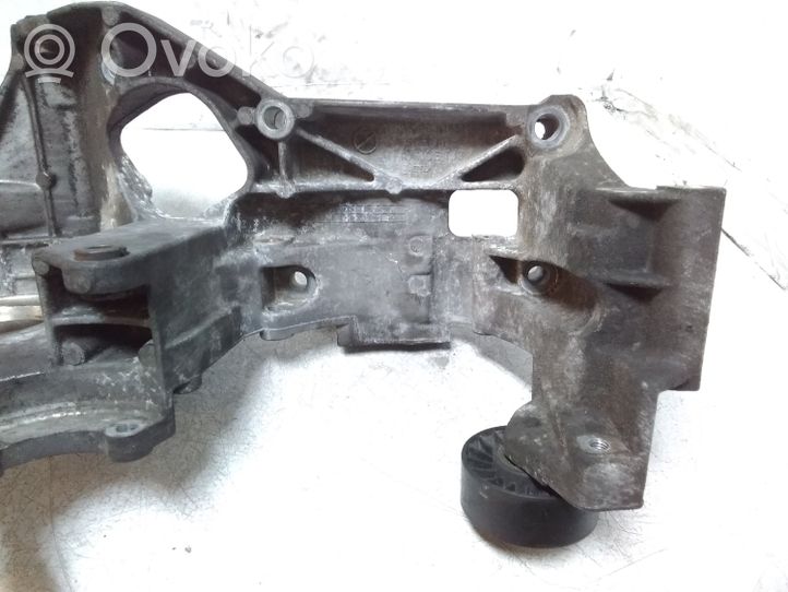 Volkswagen Bora Support de générateur / alternateur 308903143H