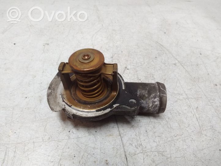 Volkswagen Transporter - Caravelle T5 Boîtier de thermostat / thermostat 070121114