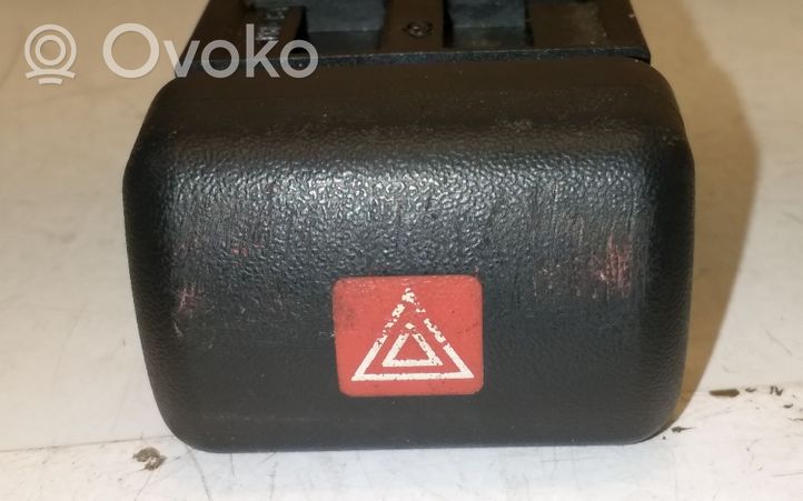 Opel Zafira A Hazard light switch 90589897