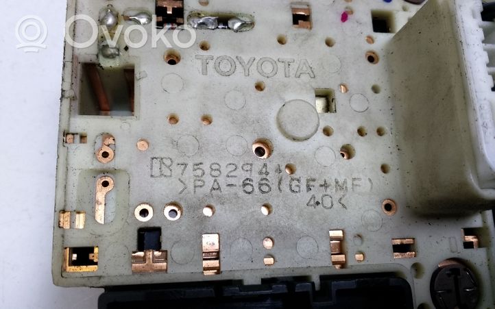 Toyota Yaris Verso Zestaw przełączników i przycisków 758294