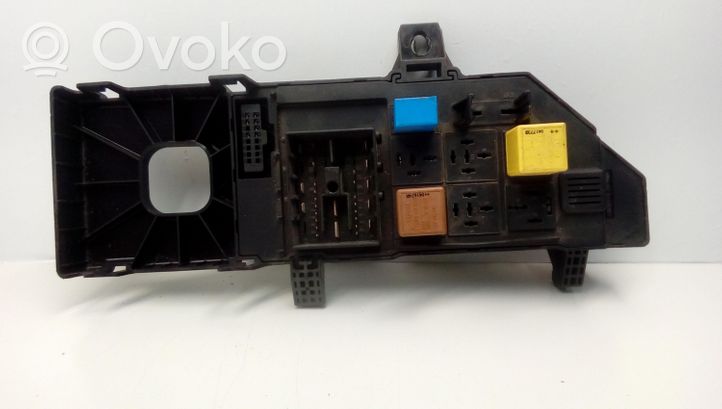 Opel Vectra C Module de fusibles 13181983KA