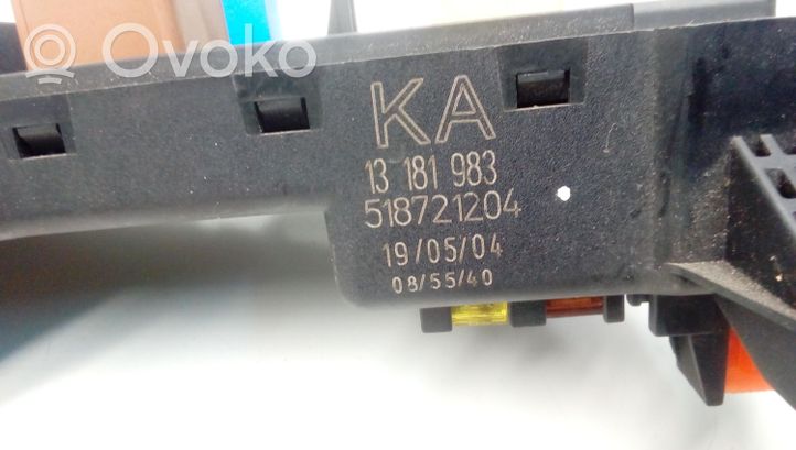 Opel Vectra C Module de fusibles 13181983KA