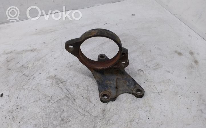 Toyota Avensis T250 Vetoakselin tukilaakerin kiinnike 4345705050