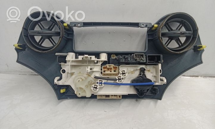 Toyota Yaris Panel klimatyzacji 758268701D