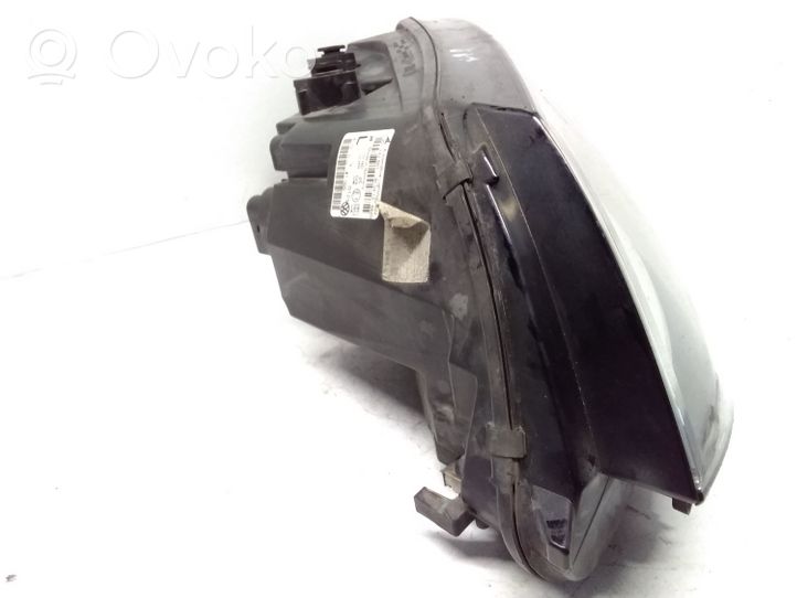 Volkswagen Sharan Lampa przednia 7N2941005