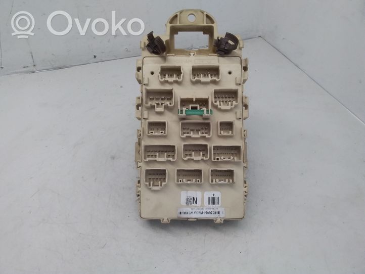 Toyota Yaris Module de fusibles 827300D040