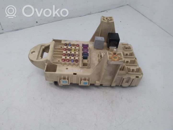 Toyota Yaris Module de fusibles 827300D040