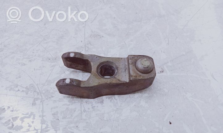 Volkswagen PASSAT B5 Fuel Injector clamp holder 