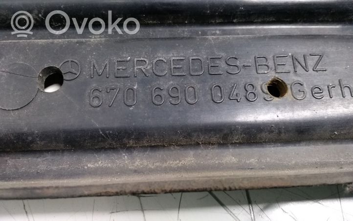 Mercedes-Benz 609 Atrapa chłodnicy / Grill 670690048