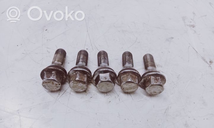 Volvo XC60 Nuts/bolts 